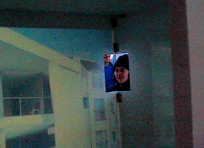 "Wohnmaschine" (Unité d'Habitation),
  2002, installation, projection box, 200 × 200 × 200 cm (Kirsten Kötter)