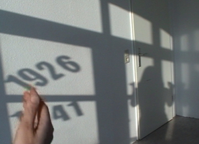 "Wohnmaschine" (Unité d'Habitation), 2002, installation, projection 1:
  'Year dates' / 'Jahreszahlen', video (Kirsten Kötter)
