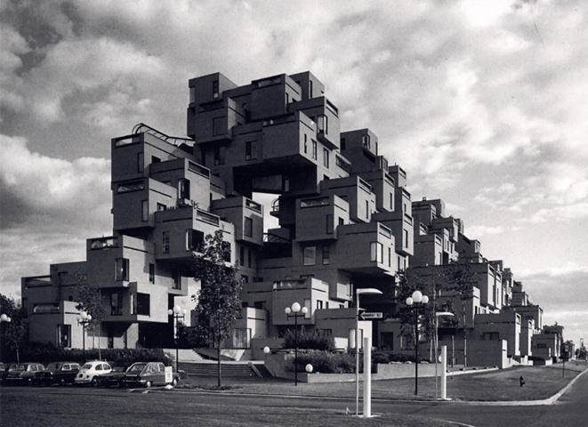 "Wohnmaschine" (Unité d'Habitation), 2002, installation, projection 2:
  'Built utopias' / 'Gebaute Utopien', architecture slides (Kirsten Kötter)