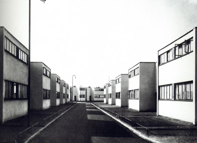 "Wohnmaschine" (Unité d'Habitation), 2002, installation, projection 2:
  'Built utopias' / 'Gebaute Utopien', architecture slides (Kirsten Kötter)