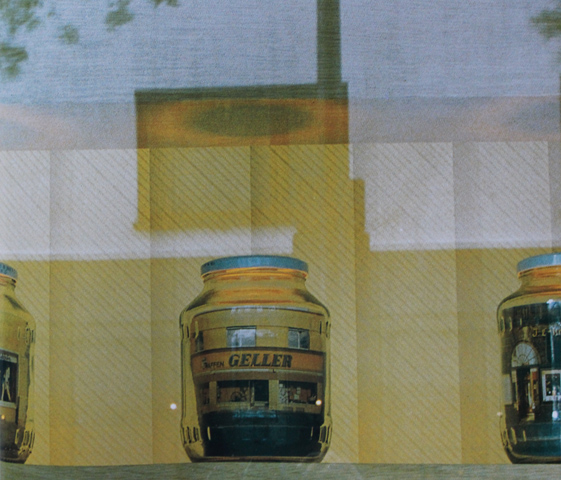 "Vom Kreislauf des Geldes" (Circulation of money), 
  installation by Kirsten Kötter, 
  exhibited at: "Dort" (There), 
  symposium for public art, Gießen 1998, 
  installation in the Sparkasse in the city of Gießen (detail)