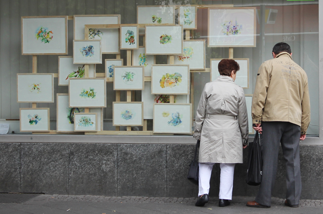 Kirsten K&ouml;tter: Installation Site-specific Painting und Malen in der Sehitlik Moschee Berlin, 20.-29.06.2014, Schaufenster, Apotheke am Hermannplatz, Berlin