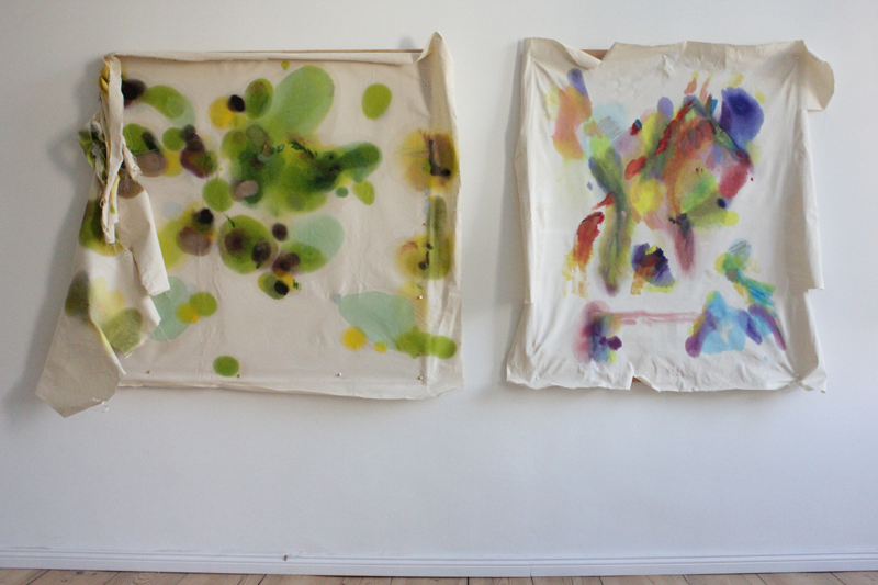 2017-06-12_gruen_2017-06-01_rot_fischteich_7269, painted textile on frame 100 × 100 cm (left), 83 × 100 cm, oil on fabric three-dimensional (Kirsten Kötter)